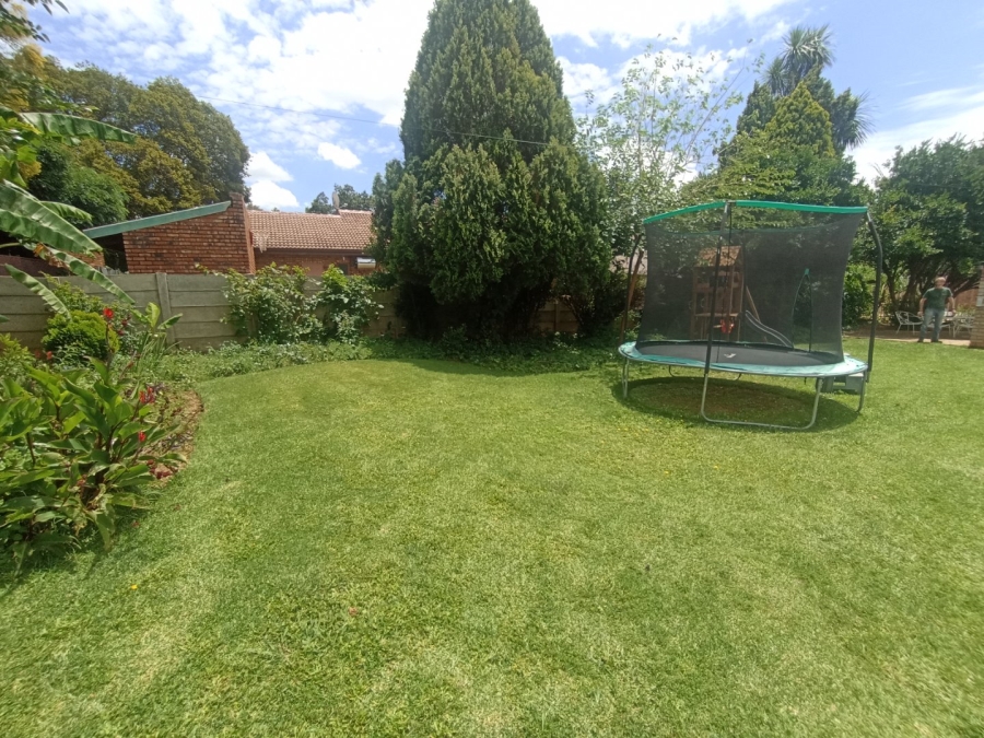 To Let 3 Bedroom Property for Rent in Kannoniers Park North West